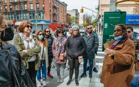 Harlem: niedzielna msza gospel w Central Harlem z lokalnymi mieszkańcami