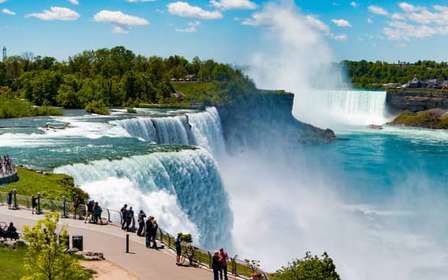 Z Nowego Jorku: 2-dniowa wycieczka do wodospadu Niagara z zakupami w outletach