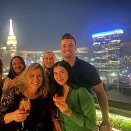 NYC: Wycieczka po barach, salonach i nocnym życiu na dachu