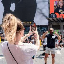 NYC: Zobacz siebie na billboardzie na Times Square przez 24 godziny
