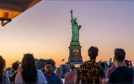 NYC: Bilet wstępu bez kolejki na rejs o zachodzie słońca Statuy Wolności