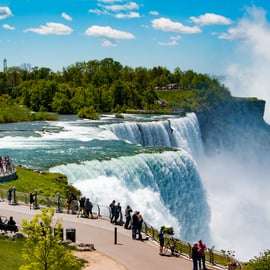 Z Nowego Jorku: 2-dniowa wycieczka do wodospadu Niagara z zakupami w outletach