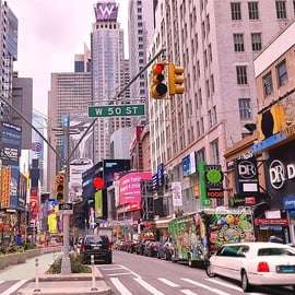 NYC: Prywatna wycieczka rozciągniętą limuzyną "Sam w domu 2" z pizzą